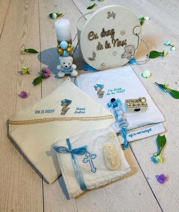 Trusou Botez ,Brodat, Ursulet auriu , Complet cu 7 elemente, Personalizat