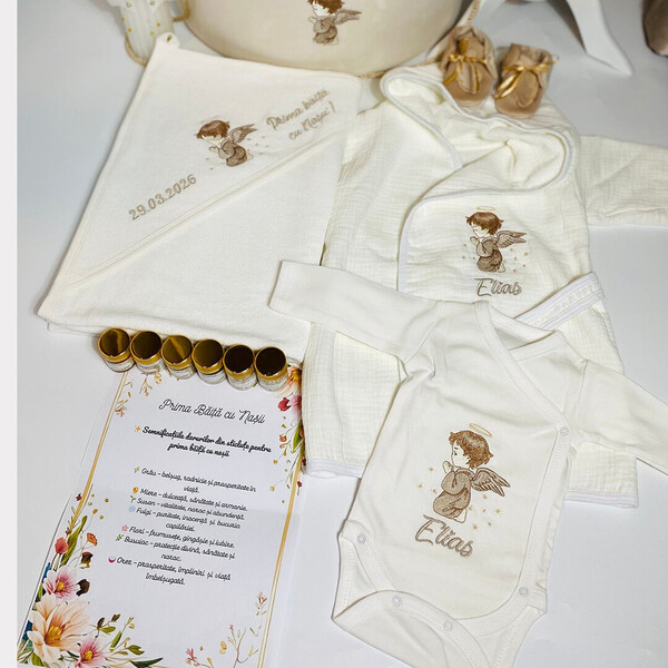 Set Prima baita Botez, Ingeras , sticlute mirodenii,  body, prosop si Halat in cutie alba cu fereastra